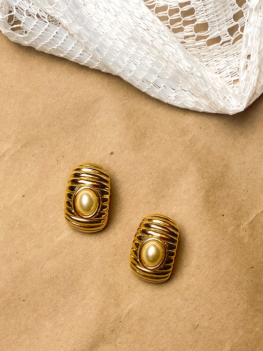90s Gold And Pearl Textured Clip On Earring