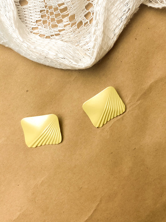 80s Yellow Seashell Textured Earrings